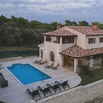 Villa With Pool In The South Of Istria