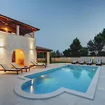 Villa With Pool In The South Of Istria *