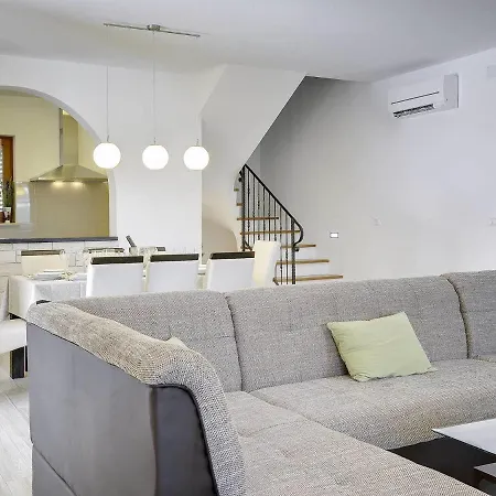 Villa With Pool In The South Of Istria *