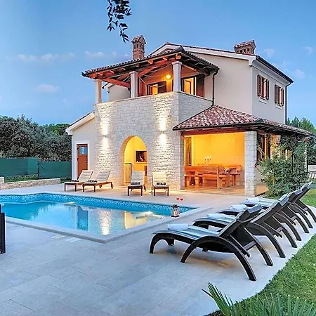 With Pool In The South Of Istria Villa *