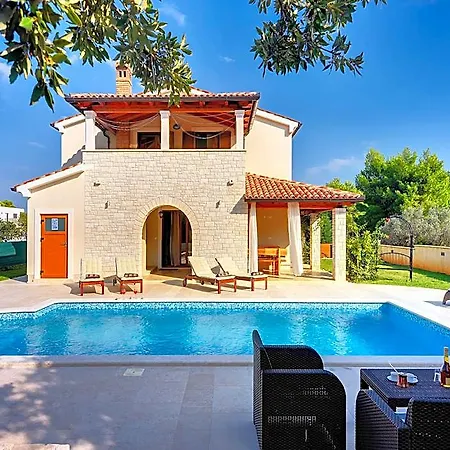 With Pool In The South Of Istria Villa *