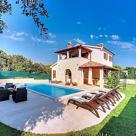 With Pool In The South Of Istria Villa *