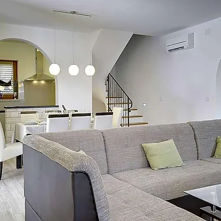 Villa With Pool In The South Of Istria *
